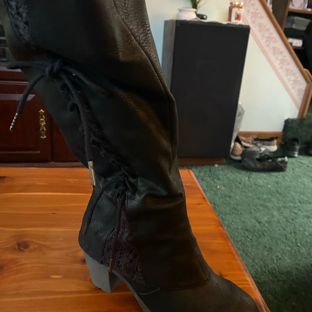 Chic Black Lace-Up Women's Boots